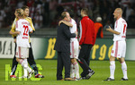 Fussball DFB-Pokal-Finale in Berlin, 26.05.2007,  VfB Stuttgart - 1.FC Nürnberg,  Die Nuernberger Spieler umarmen sich nach dem Sieg auf dem Spielfeld, 