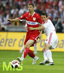 Fussball DFB-Pokal-Finale in Berlin, 26.05.2007,  VfB Stuttgart - 1.FC Nürnberg, Der Stuttgarter Thomas HITZLSPERGER (links, rot) im Zweikampf mit Tomas GALASEK (Nuernberg, weiss),