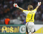 Fussball DFB-Pokal-Finale in Berlin, 26.05.2007,  VfB Stuttgart - 1.FC Nürnberg,  Der Stuttgarter Torwart Timo HILDEBRAND hebt fassungslos die Arme