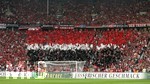 Fussball DFB-Pokal-Finale in Berlin, 26.05.2007,  VfB Stuttgart - 1.FC Nürnberg, Die Nuenberger Fans zeigen Flagge vor dem Spiel,