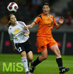 Fussball, DFB-Pokal-Finale Frauen in Berlin, 26.05.2007,  1.FFC Frankfurt - FCR 2001 Duisburg, Verena HAGEDORN (rechts, Duisburg, 16) im Zweikampf mit  Meike WEBER (links, Frankfurt, 12),