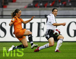 Fussball, DFB-Pokal-Finale Frauen in Berlin, 26.05.2007,  1.FFC Frankfurt - FCR 2001 Duisburg, Anne VAN BONN (links, Duisburg, 9) im Zweikampf mit  Birgit PRINZ (rechts, Frankfurt, 9),