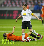 Fussball, DFB-Pokal-Finale Frauen in Berlin, 26.05.2007,  1.FFC Frankfurt - FCR 2001 Duisburg, Renate LINGOR (vorne, Frankfurt, 10) im Zweikampf mit Nicole BENDER (hinten, Duisburg, 7),