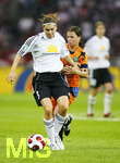 Fussball, DFB-Pokal-Finale Frauen in Berlin, 26.05.2007,  1.FFC Frankfurt - FCR 2001 Duisburg, Louise HANSEN (vorne, Frankfurt, 3) im Zweikampf mit Patricia HANEBECK (Duisburg),