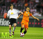 Fussball, DFB-Pokal-Finale Frauen in Berlin, 26.05.2007,  1.FFC Frankfurt - FCR 2001 Duisburg,  Kerstin GAREFREKES (links, Frankfurt,18) im Zweikampf mit Lira BAJRAMAJ (rechts, Duisburg, 23), 