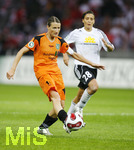 Fussball, DFB-Pokal-Finale Frauen in Berlin, 26.05.2007,  1.FFC Frankfurt - FCR 2001 Duisburg,  Sonja FUSS (Duisburg) am Ball,