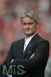 Fussball DFB-Pokal-Finale in Berlin, 26.05.2007,  VfB Stuttgart - 1.FC Nürnberg, Trainer Armin VEH (Stuttgart) ist nachdenklich.