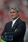 Fussball DFB-Pokal-Finale in Berlin, 26.05.2007,  VfB Stuttgart - 1.FC Nürnberg, Trainer Armin VEH (Stuttgart) ist nachdenklich.