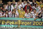 Fussball DFB-Pokal-Finale in Berlin, 26.05.2007,  VfB Stuttgart - 1.FC Nürnberg, Die Nürnberger Spieler feiern ihren Pokalsieg.