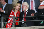 Fussball DFB-Pokal-Finale in Berlin, 26.05.2007,  VfB Stuttgart - 1.FC Nürnberg, Praesident Michael A. Roth (rechts, Nuernberg) mit seiner Ehefrau (li).