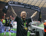 Fussball DFB-Pokal-Finale in Berlin, 26.05.2007,  VfB Stuttgart - 1.FC Nürnberg, Ivica BANOVIC (Nünberg) feiert mit einem Schal den DFB-Pokalsieg 2007.