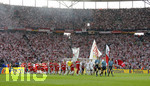 Fussball DFB-Pokal-Finale in Berlin, 26.05.2007,  VfB Stuttgart - 1.FC Nürnberg, Einmarsch der beiden Mannschaften.