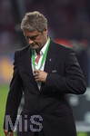 Fussball DFB-Pokal-Finale in Berlin, 26.05.2007,  VfB Stuttgart - 1.FC Nürnberg,  Trainer Armin VEH (Stuttgart) ist nach dem Spiel niedergeschlagen.     