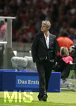 Fussball DFB-Pokal-Finale in Berlin, 26.05.2007,  VfB Stuttgart - 1.FC Nürnberg,  Trainer Armin VEH (Stuttgart) ist nach dem Spiel niedergeschlagen.     
