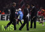 Fussball DFB-Pokal-Finale in Berlin, 26.05.2007,  VfB Stuttgart - 1.FC Nürnberg,  Trainer Armin VEH (li) und Sportdirektor Horst HELDT (re, beide Stuttgart) sind nach dem Spiel niedergeschlagen.     