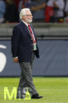 Fussball DFB-Pokal-Finale in Berlin, 26.05.2007,  VfB Stuttgart - 1.FC Nürnberg, Präsident Michael A. ROTH (Nürnberg) läuft nachdenklich über den Platz.