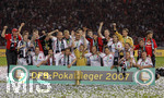 Fussball DFB-Pokal-Finale in Berlin, 26.05.2007,  VfB Stuttgart - 1.FC Nürnberg, Die Nürnberger Spieler feiern ihren DFB-Pokalsieg.
