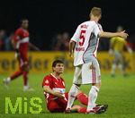 Fussball DFB-Pokal-Finale in Berlin, 26.05.2007,  VfB Stuttgart - 1.FC Nürnberg, Mario GOMEZ (links, Stuttgart) liegt geschlagen am Boden. Andreas WOLF (re, Nürnberg) ist sauer. 