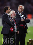 Fussball DFB-Pokal-Finale in Berlin, 26.05.2007,  VfB Stuttgart - 1.FC Nürnberg, Praesident Michael A. Roth (mitte), Vizepräsident Siegfried SCHNEIDER (re) und Sportdirektor Martin BADER (li, alle drei Nürnberg)  genießen ihren Erfolg.