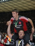 Fussball DFB-Pokal-Finale in Berlin, 26.05.2007,  VfB Stuttgart - 1.FC Nürnberg, Marek MINTAL (oben, Nuernberg) wird Huckepack genommen.