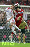 Fussball DFB-Pokal-Finale in Berlin, 26.05.2007,  VfB Stuttgart - 1.FC Nürnberg, Andreas WOLF (li, Nuernberg) gegen Sami KHEDIRA (re, Stuttgart).