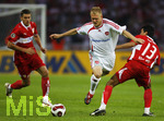 Fussball DFB-Pokal-Finale in Berlin, 26.05.2007,  VfB Stuttgart - 1.FC Nürnberg, Matthieu DELPIERRE (li) und Pavel PARDO (re, beide Stuttgart) haben gegen Andreas WOLF (mitte,  Nürnberg) keine Chance. 