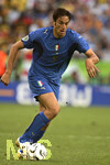 Fussball FIFA-Weltmeisterschaft 2006:  Gruppe E,  Italien - Ghana  12.06.2006 in Hannover,  Luca TONI (ITA) am Ball.
