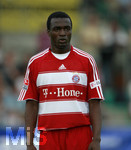 Fussball 1.Bundesliga 2006/07, Freundschaftsspiel, SSV Ulm 1846 - FC Bayern München, Dienstag 22.05.07, Louis MAHOP  (Bayern München) ist nachdenklich.