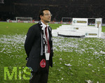 Fussball DFB-Pokal-Finale in Berlin, 26.05.2007,  VfB Stuttgart - 1.FC Nürnberg, Sportdirektor Martin BADER (Nürnberg) steht nach dem Spiel und den offiziellen Feierlichkeiten, nachdenklich auf dem Platz.