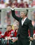 Fussball DFB-Pokal-Finale in Berlin, 26.05.2007,  VfB Stuttgart - 1.FC Nürnberg, Trainer Armin VEH (Stuttgart) ist unzufrieden.