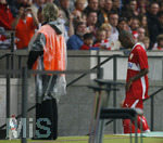 Fussball DFB-Pokal-Finale in Berlin, 26.05.2007,  VfB Stuttgart - 1.FC Nürnberg, CACAU (re, Stuttgart) muss nach einer Tätlichkeit den Platz verlassen. 