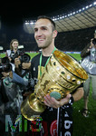 Fussball DFB-Pokal-Finale in Berlin, 26.05.2007,  VfB Stuttgart - 1.FC Nürnberg,  Robert VITTEK (Nuernberg) mit dem DFB-Pokal in der Hand.      