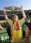 Fussball 1.Bundesliga 2006/07:  34. Spieltag,  VfB Stuttgart - FC Energie Cottbus  19.05.2007,  Meisterjubel von Timo HILDEBRAND (Stuttgart) mit der Schale.