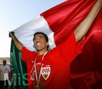 Fussball 1.Bundesliga 2006/07:  34. Spieltag,  VfB Stuttgart - FC Energie Cottbus  19.05.2007,  Pavel PARDO (Stuttgart) mit seiner Landesflagge bei der Ehrenrunde.