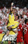 Fussball 1.Bundesliga 2006/07:  34. Spieltag,  VfB Stuttgart - FC Energie Cottbus  19.05.2007,   Deutscher Meister: Torwart Timo HILDEBRAND (li) wird vom Ersatztorwart Michael LANGER (re) auf Händen getragen.