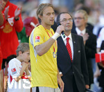 Fussball 1.Bundesliga 2006/07:  34. Spieltag,  VfB Stuttgart - FC Energie Cottbus  19.05.2007,   Abschied als Deutscher Meister: Torwart Timo HILDEBRAND (li) hält eine letzte Ansprache vor den Fans. Hinten Präsident Erwin STAUDT (Stuttgart).