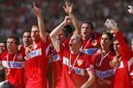 Fussball 1.Bundesliga 2006/07:  34. Spieltag,  VfB Stuttgart - FC Energie Cottbus  19.05.2007,   Deutscher Meister: Ludovic MAGNIN (4.v.li) feiert mit seiner Mannschaft. v.li: Benjamin LAUTH, Markus BABBEL, Thomas HITZLSPERGER, Magnin, Marco STRELLER, Sami KHEDIRA, Roberto HILBERT.