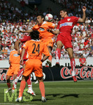 Fussball 1.Bundesliga 2006/07:  34. Spieltag,  VfB Stuttgart - FC Energie Cottbus  19.05.2007,  Mario GOMEZ (re, Stuttgart) gegen Mario CVITANOVIC (li, Cottbus).