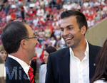 Fussball 1.Bundesliga 2006/07:  34. Spieltag,  VfB Stuttgart - FC Energie Cottbus  19.05.2007,  Markus BABBEL (re, Stuttgart) lacht herzlich mit Präsident Erwin STAUDT (li, Stuttgart). 