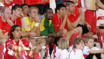 Fussball 1.Bundesliga 2006/07:  34. Spieltag,  VfB Stuttgart - FC Energie Cottbus  19.05.2007,  Die Stuttgarter Spieler hören den Fans andächtig zu. v.l.n.r. Ludovic  MAGNIN, Mario GOMEZ, Torwart Timo HILDEBRAND, CACAU, etwas hinten Pavel PARDO, Ricardo OSORIO und Thomas HITZLSPERGER. Vorne sitzt noch Sami KHEDIRA.