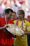 Fussball 1.Bundesliga 2006/07:  34. Spieltag,  VfB Stuttgart - FC Energie Cottbus  19.05.2007,  Markus BABBEL (links, Stuttgart) und Torwart Timo HILDEBRAND (rechts, beide Stuttgart) feiern mit der Meisterschale.   