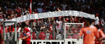Fussball 1.Bundesliga 2006/07:  34. Spieltag,  VfB Stuttgart - FC Energie Cottbus  19.05.2007, Die Stuttgarter Fans feiern und halten ein Spruchband in die Höhe. 