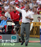 Fussball 1.Bundesliga 2006/07:  34. Spieltag,  VfB Stuttgart - FC Energie Cottbus  19.05.2007,  Trainer Armin VEH (li, Stuttgart) ist zwischenzeitlich sehr aufgewühlt. 