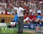 Fussball 1.Bundesliga 2006/07:  34. Spieltag,  VfB Stuttgart - FC Energie Cottbus  19.05.2007,  Trainer Armin VEH (li, Stuttgart) ist zwischenzeitlich sehr aufgewühlt.  