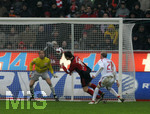 Fussball 1.Bundesliga 2006/07:  Spieltag 24, Bayer 04 Leverkusen - VfB Stuttgart, 03.03.07, Paul FREIER (mitte, Leverkusen) köpft ein zum 2:0. Torwart Timo HILDEBRAND (li, Stuttgart) ist machtlos.   