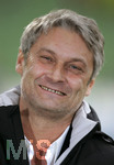 Fussball 1.Bundesliga 2006/07:  Spieltag 24, Bayer 04 Leverkusen - VfB Stuttgart, 03.03.07, Trainer Armin VEH (Stuttgart) lacht herzlich.  