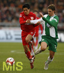 1. Bundesliga Herren, 25.Spieltag im Gottlieb-Daimler-Stadion, VfB Stuttgart - VFL Wolfsburg, Ricardo OSORIO (li, Stuttgart) gegen Jonathan SANTANA (re, Wolfsburg). 