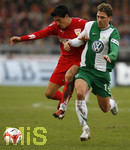 1. Bundesliga Herren, 25.Spieltag im Gottlieb-Daimler-Stadion, VfB Stuttgart - VFL Wolfsburg, Ricardo OSORIO (li, Stuttgart) gegen Jonathan SANTANA (re, Wolfsburg).  