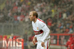 Fussball 1.Bundesliga 2006/07:  Spieltag 24, Bayer 04 Leverkusen - VfB Stuttgart, 03.03.07, Ludovic MAGNIN (Stuttgart) steht im Regen.
