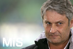 Fussball 1.Bundesliga 2006/07:  Spieltag 24, Bayer 04 Leverkusen - VfB Stuttgart, 03.03.07, Trainer Armin VEH (Stuttgart) ist unzufrieden.